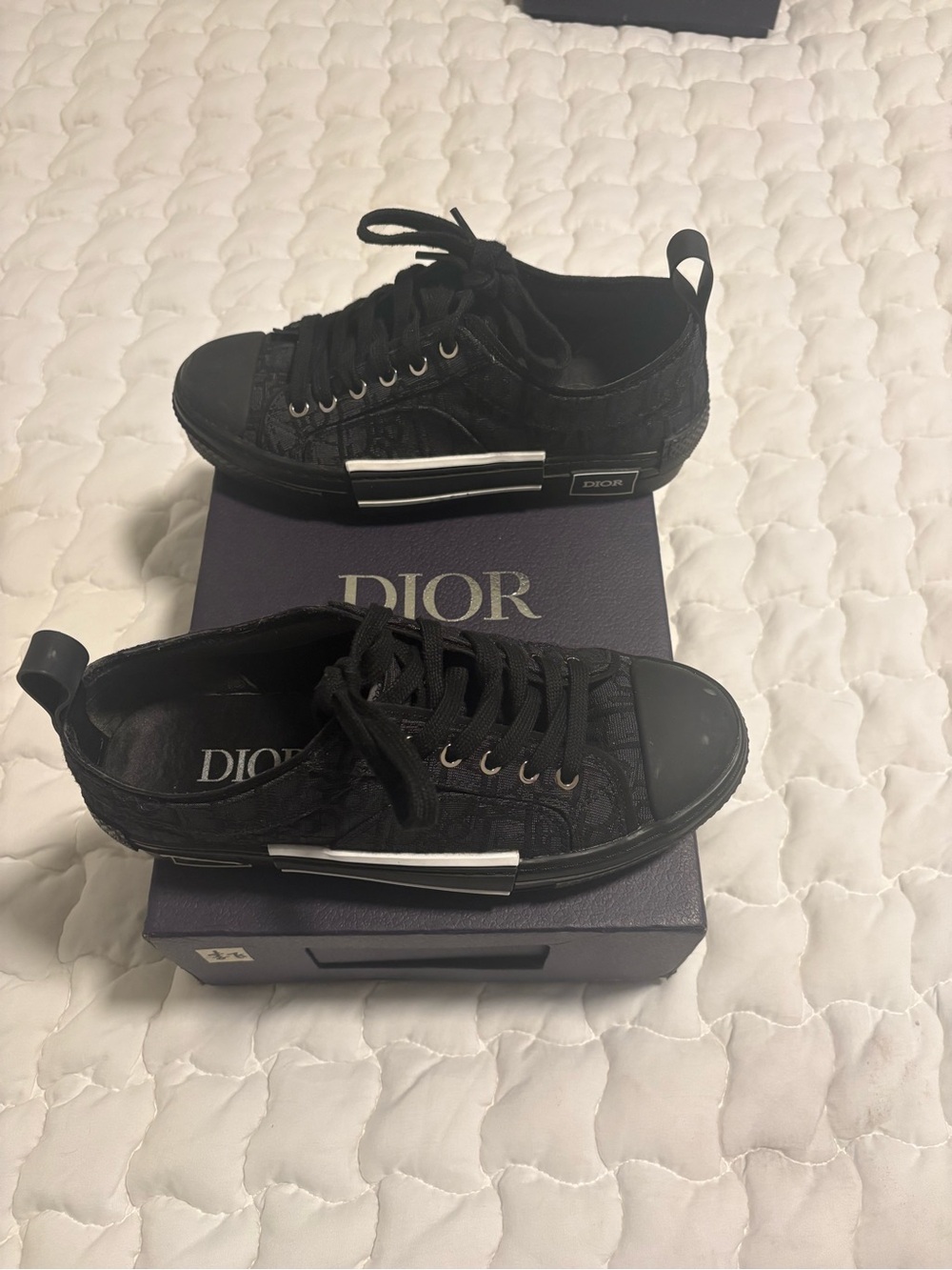 Dior Black Low-Top Men’s Sneakers with Subtle Logo Detail